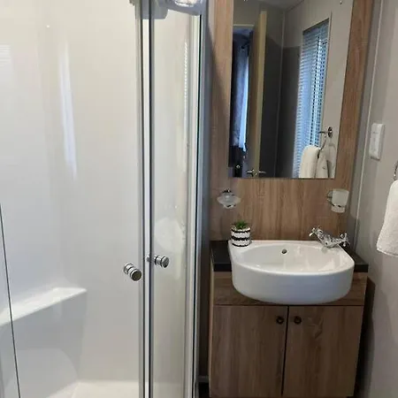 Beryl With Hot Tub York