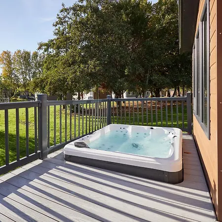 Beryl With Hot Tub *